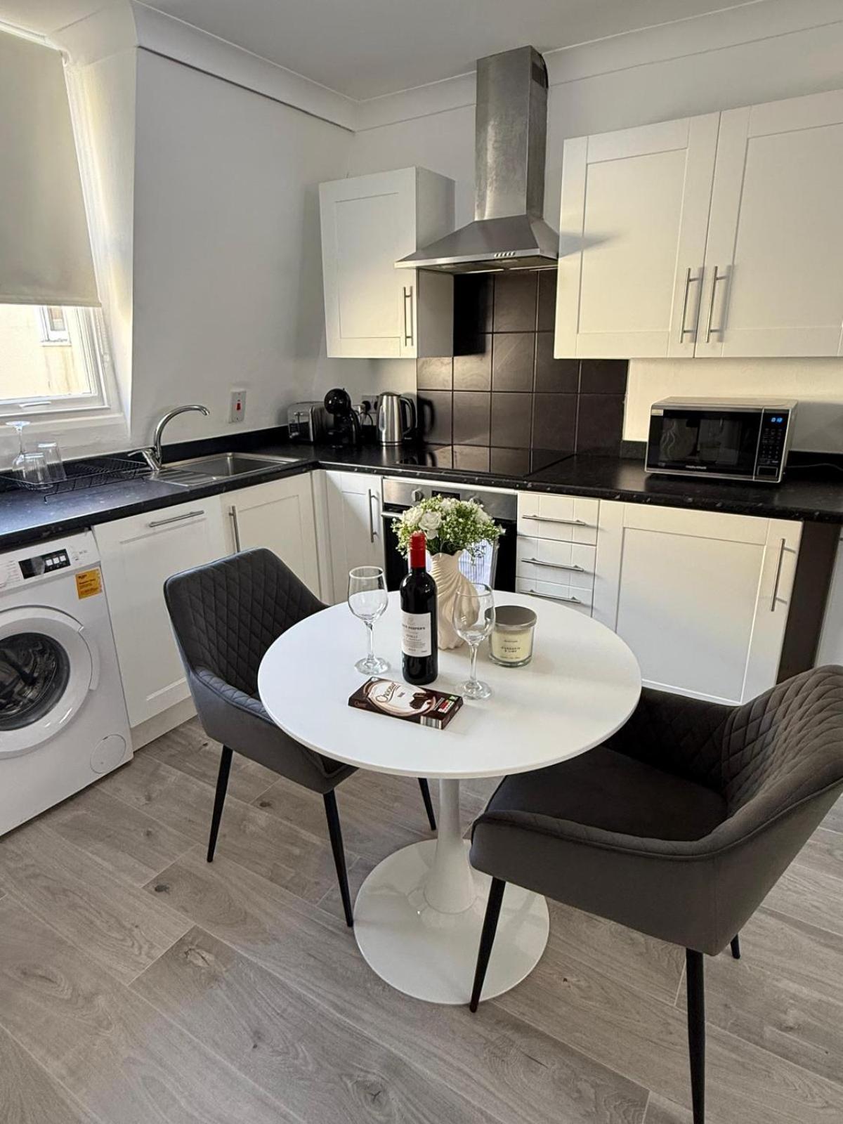 Apartment Waves & Wine - Your Escape! Brighton