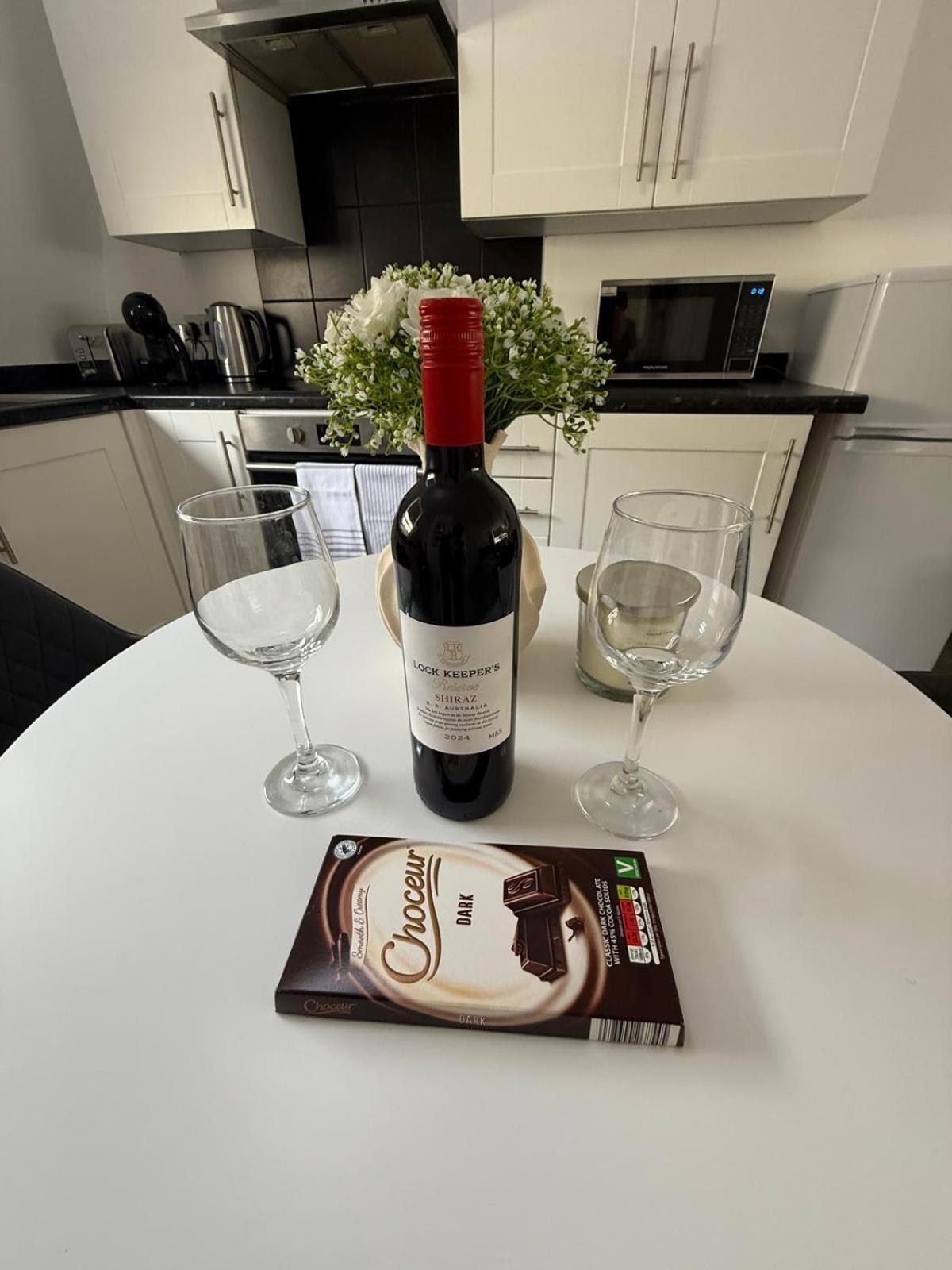 Apartment Waves & Wine - Your Escape! *